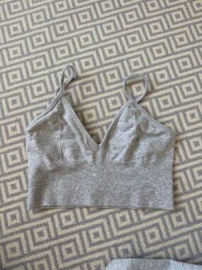 Alo Grey Ribbed V-Neck Cropped Bralette / Brami